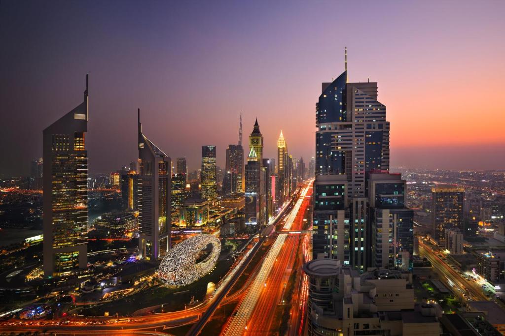 Nespecifikovaný výhled na destinaci Dubaj nebo výhled na město při pohledu z hotelu