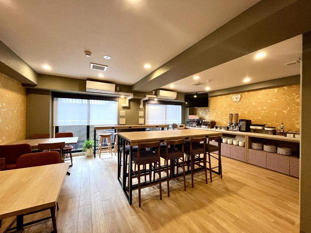 Kuchyň nebo kuchyňský kout v ubytování HIYORI Stay Kyoto Kamogawa