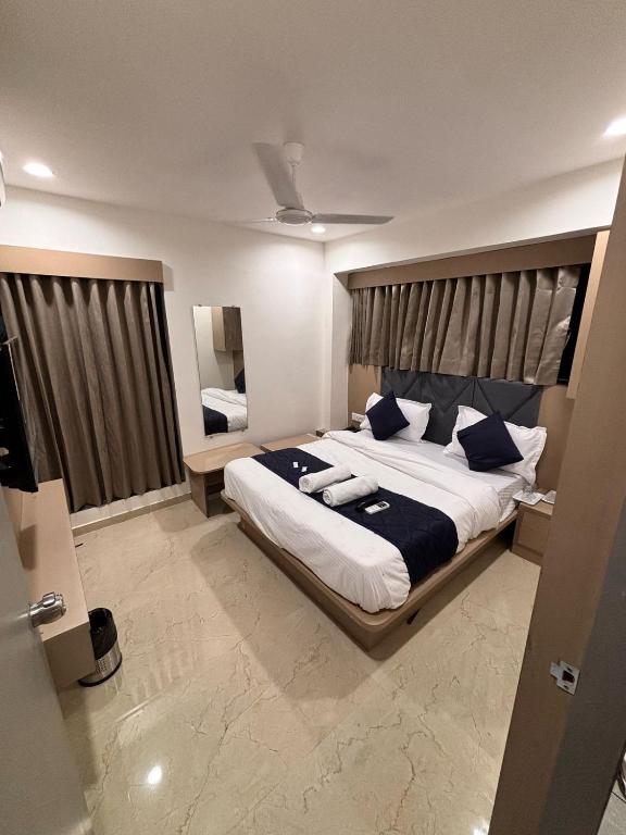 Postel nebo postele na pokoji v ubytování Hotel Royal Square