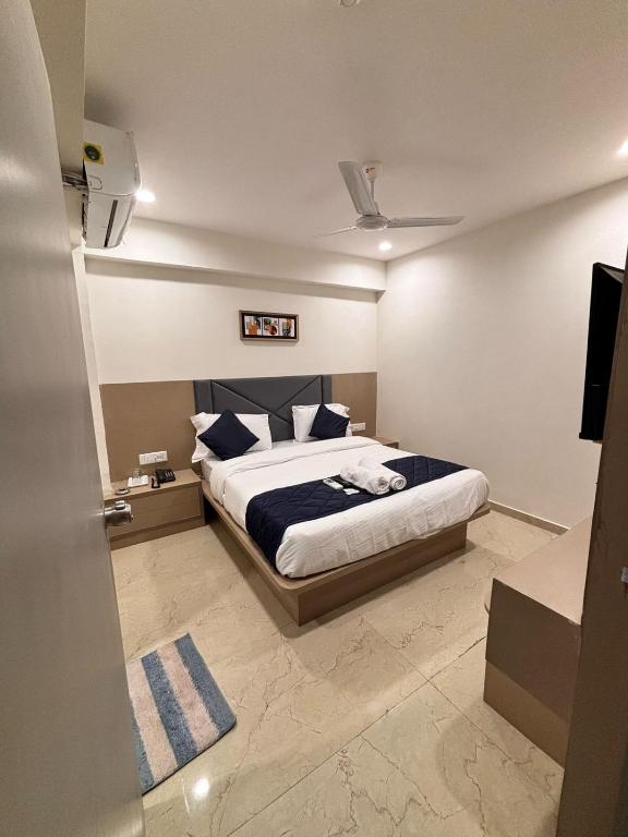 Postel nebo postele na pokoji v ubytování Hotel Royal Square