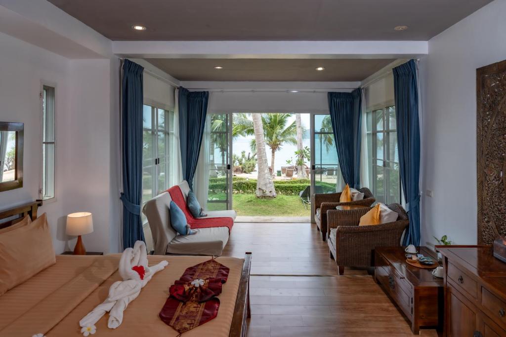 Koh Mak White Sand Beach - 1