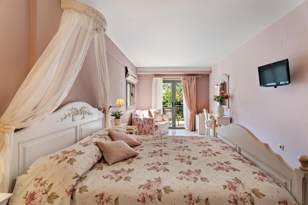 
Deluxe Double Room with Castle View
