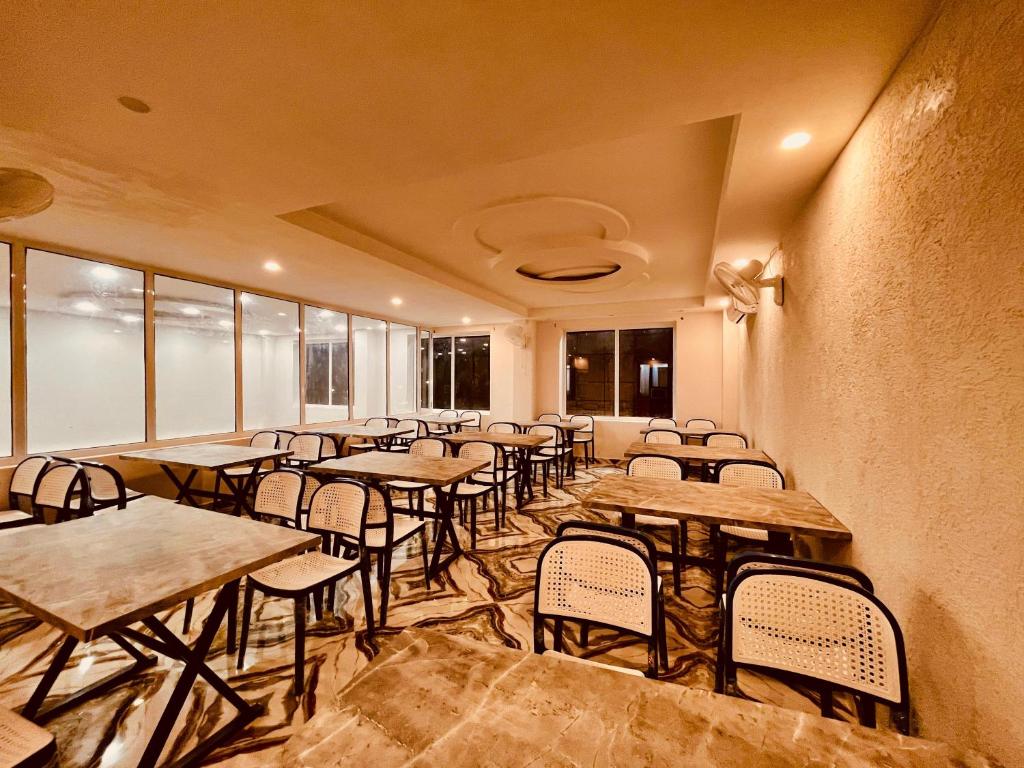Posezení v ubytování Hotel LA Meridian - A Four Star Luxury Hotel & Resort, Haridwar