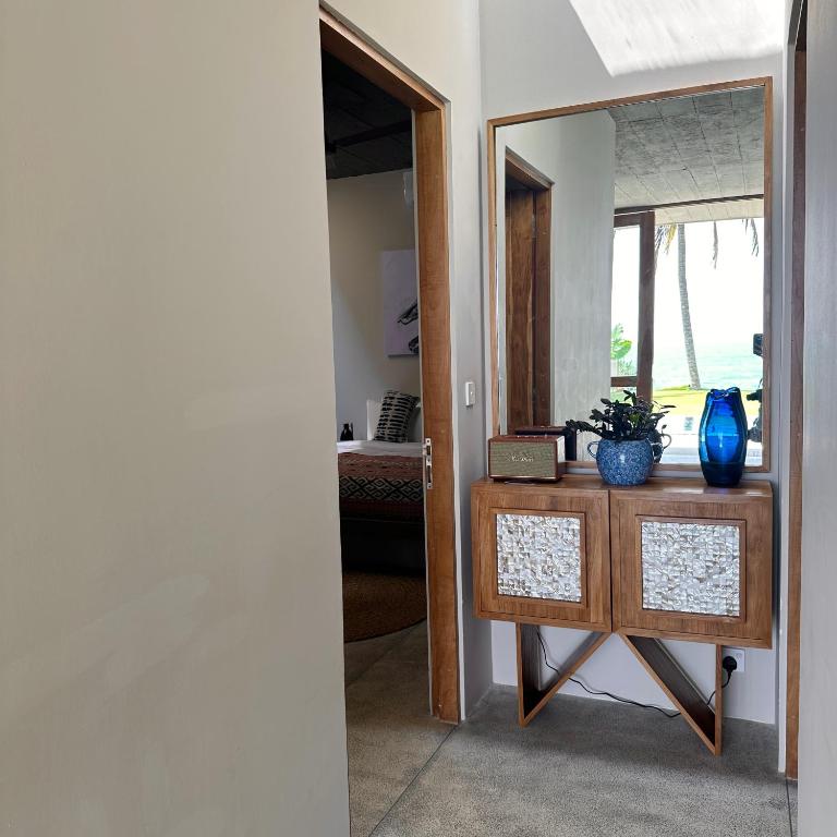 Postel nebo postele na pokoji v ubytování La Playa Villas Hiriketiya