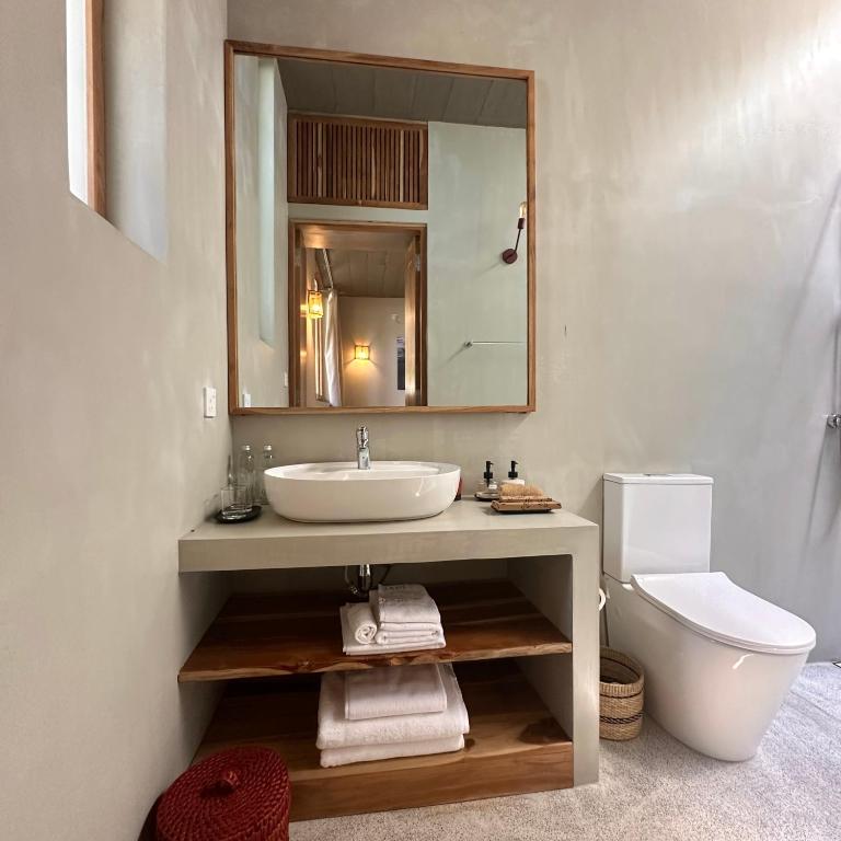 Koupelna v ubytování La Playa Villas Hiriketiya
