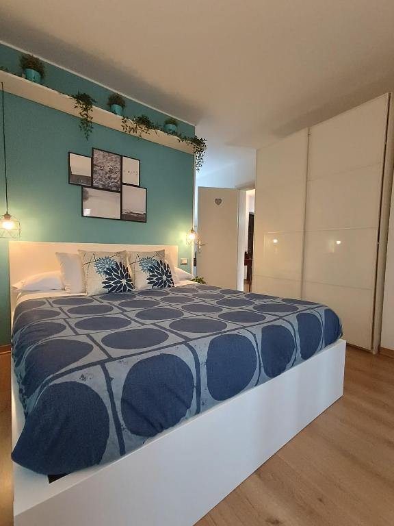 La casa di carta in piazza stesicoro