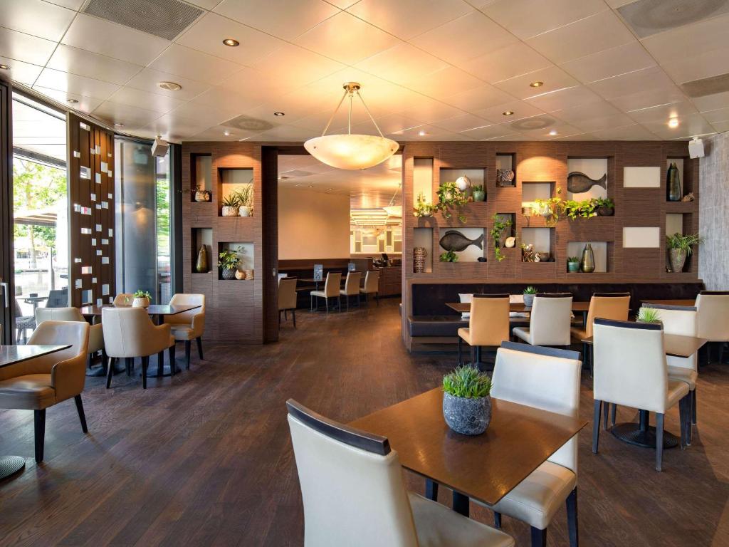 Restaurace v ubytování Mövenpick Hotel Lausanne