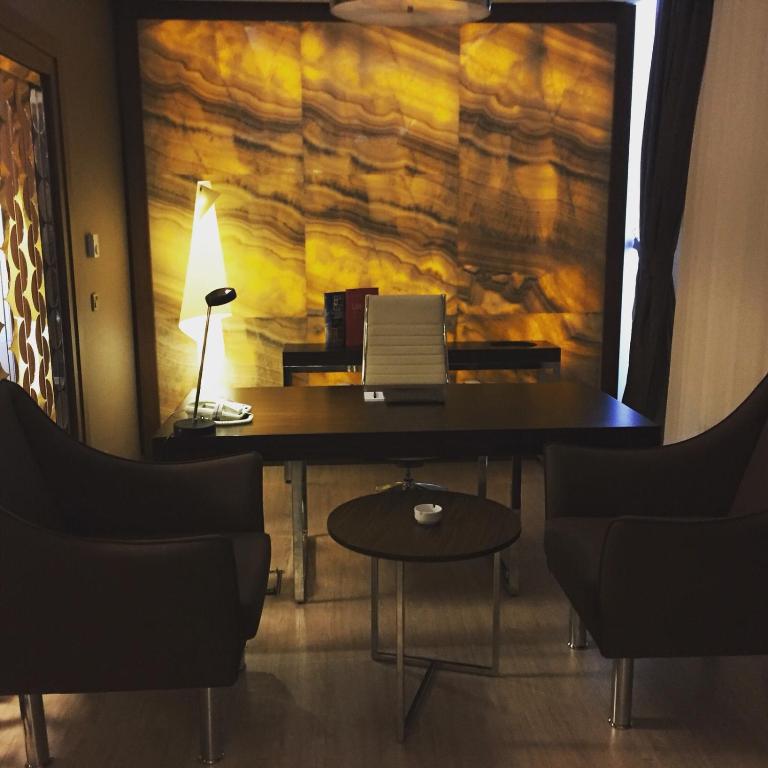A seating area at Anemon Grand Samsun Otel