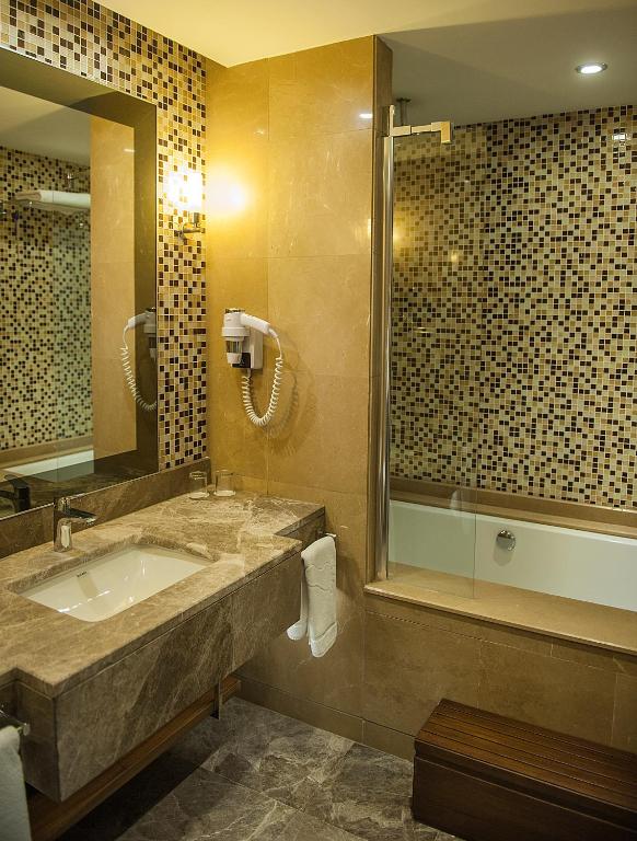 A bathroom at Anemon Grand Samsun Otel