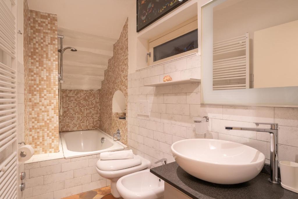 CHIAVE DI VOLTA Lovely Guesthouse with Terrace - Double Room With Private Bathroom