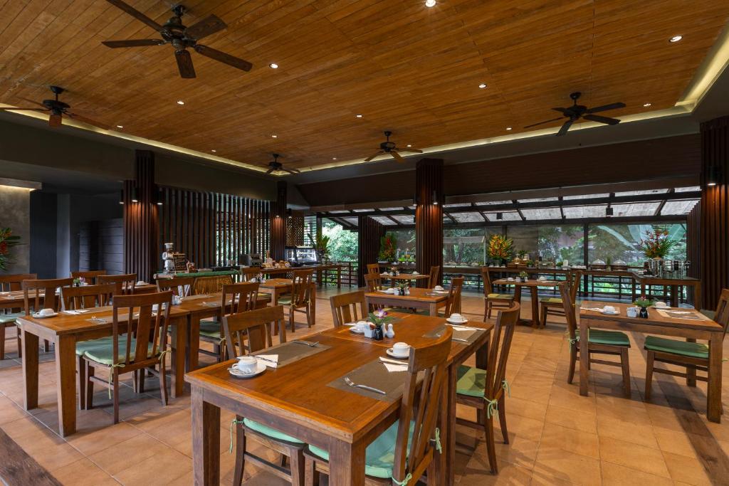 Restaurace v ubytování Khaolak Wanaburee Resort - SHA Extra Plus