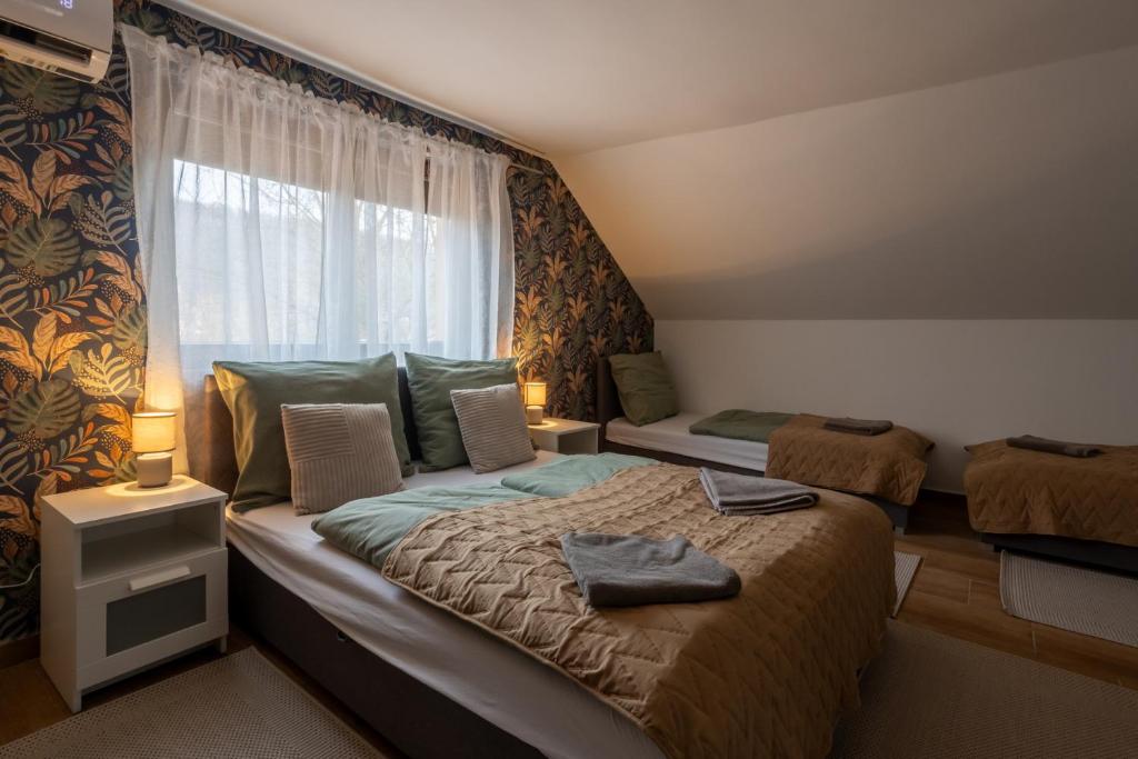 Postel nebo postele na pokoji v ubytování RP Apartmanház