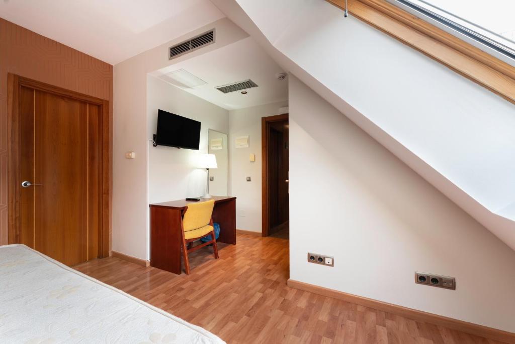 TV a/nebo společenská místnost v ubytování Hotel Doña Urraca