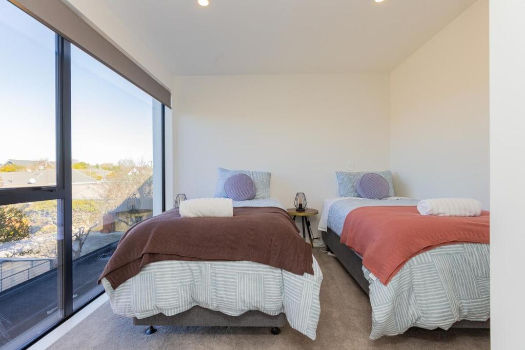 Brand New Luxury 3 Bed 3 Baths Family Getaway - Resim 13