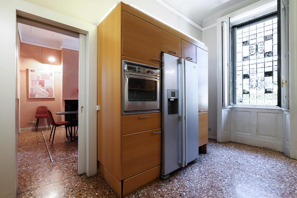 Kuchnia lub aneks kuchenny w obiekcie Villa Frascati with garden - City Life