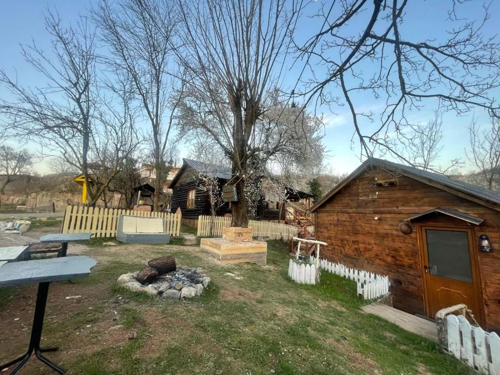 Zahrada ubytování Shtepizat e Rames Agroturizem