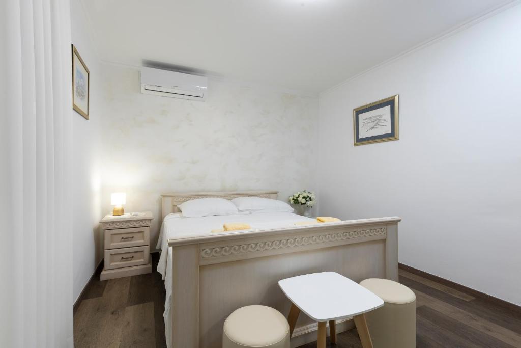 Posteľ alebo postele v izbe v ubytovaní Split Varos Inn