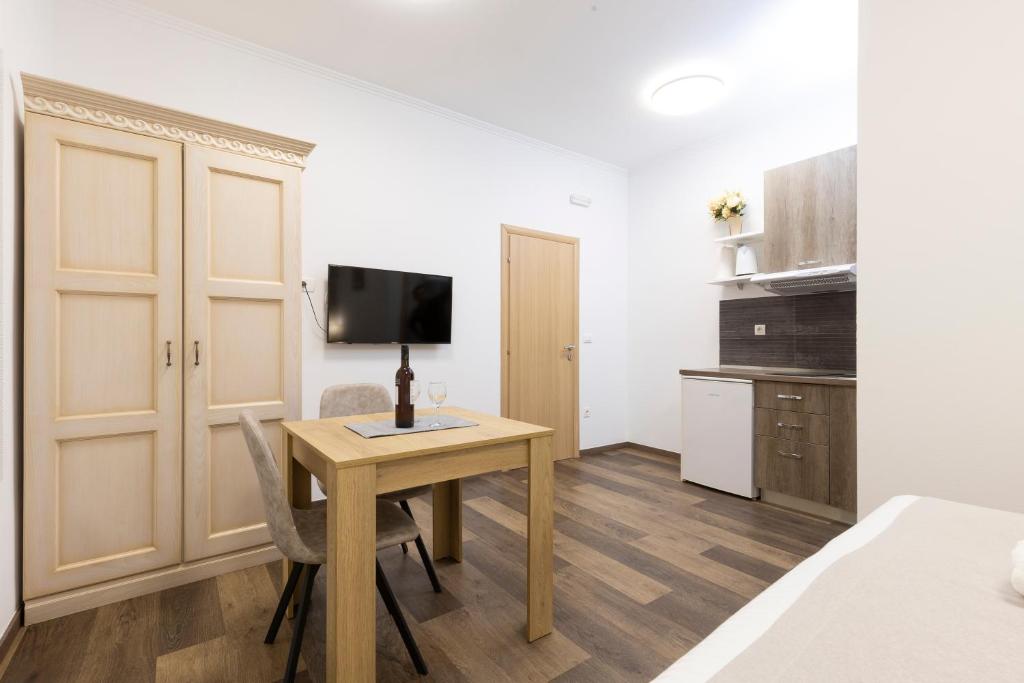 Kuchyňa alebo kuchynka v ubytovaní Split Varos Inn