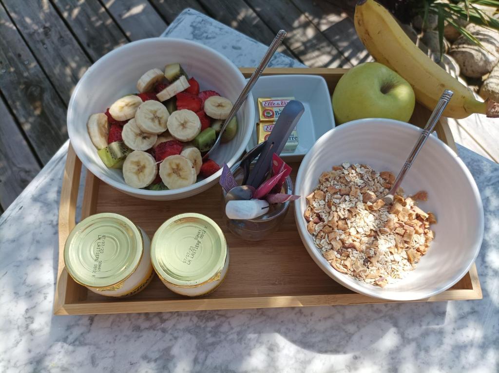 モンタリヴェ・レ・バンにあるLes Bambousのお盆