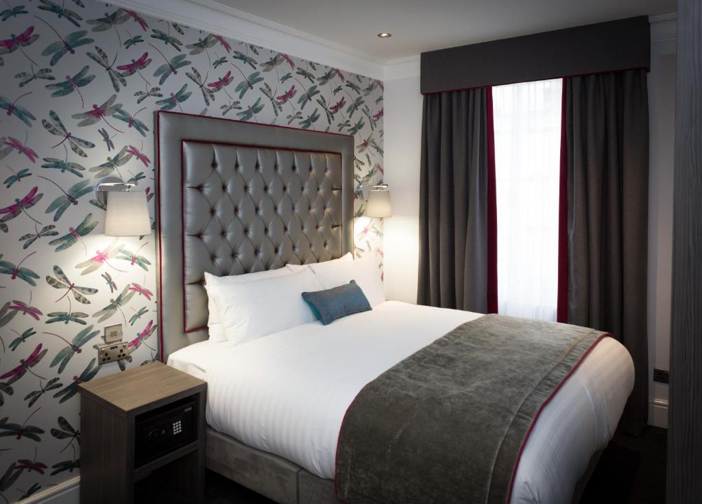 
Cama o camas de una habitación en The Beverley Hotel London - Victoria
