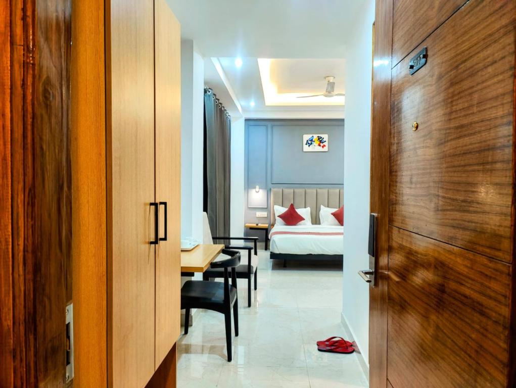 Letto o letti in una camera di Hotel Mavens House Artemis Hospital Road