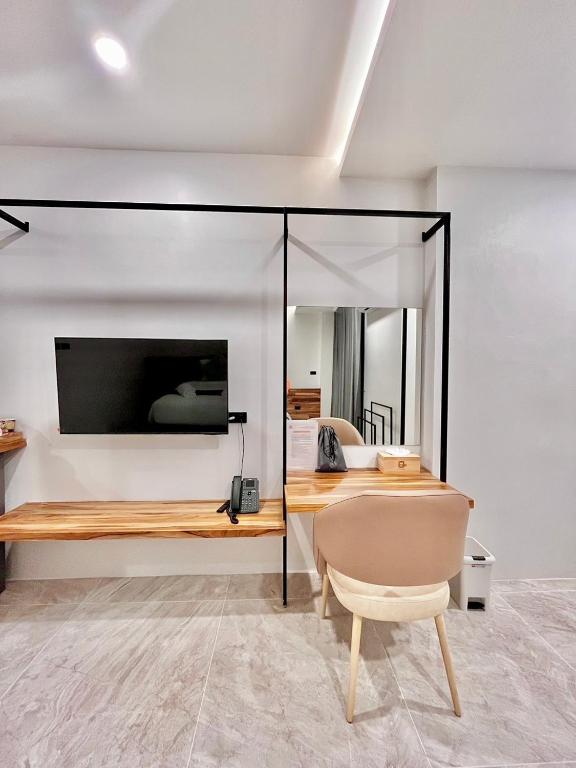 TV a/nebo společenská místnost v ubytování Ozone hotel khanom