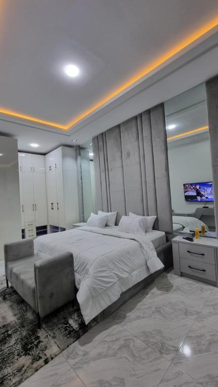 Postel nebo postele na pokoji v ubytování F&F Luxury Residence