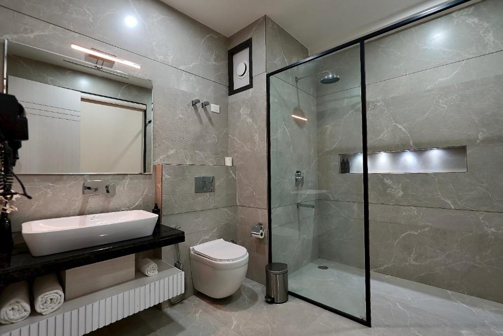 Koupelna v ubytování Hotel Elinor By Dazzling Hotels & Resorts