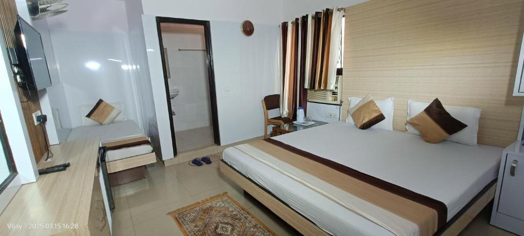 Cama o camas de una habitación en Hotel Su Shree Continental 5 Minutes Walk From New Delhi Railway Station