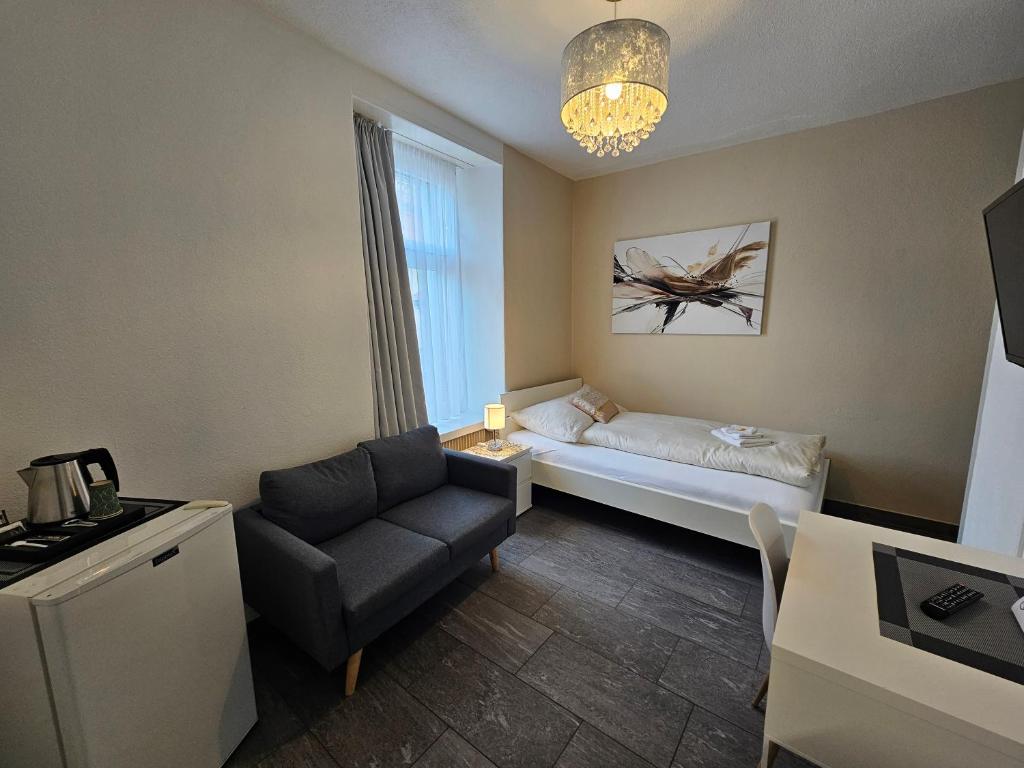 Postel nebo postele na pokoji v ubytování Hotel Surselva