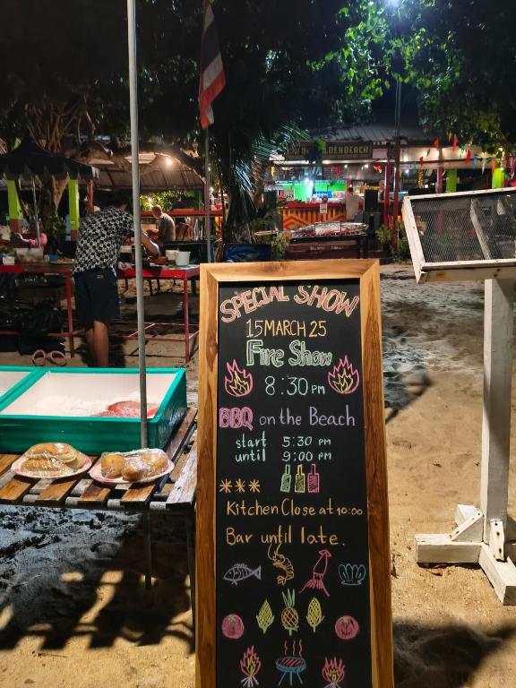 Bazén v ubytování Yuyu Golden Beach nebo v jeho okolí