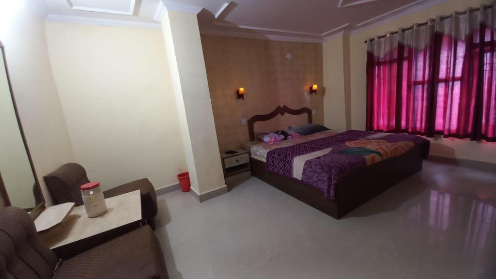 Postel nebo postele na pokoji v ubytování Hotel Harbans