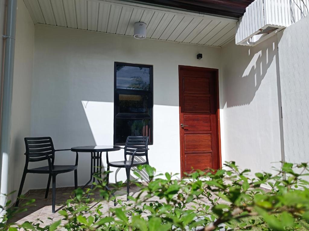Balkón nebo terasa v ubytování Kaimito House - Guest House near Mactan-Cebu Airport