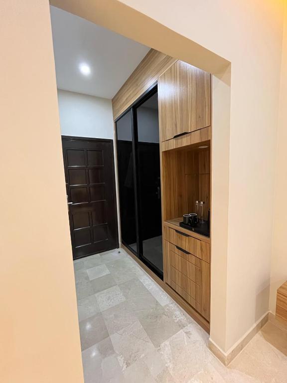 Kuchyň nebo kuchyňský kout v ubytování Al Sawadi Beach Resort & Spa