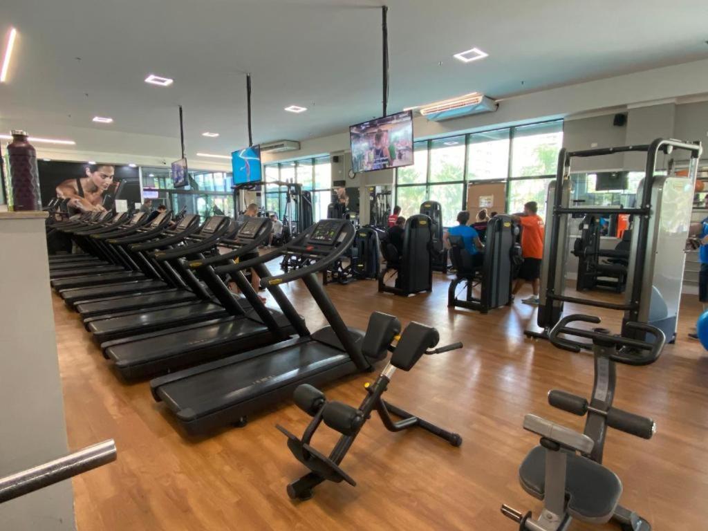 Fitnesscentret og/eller fitnessfaciliteterne på Flat na Barra da Tijuca - Premium - Com Cozinha, Microondas, Estacionamento, Balsa para Praia, Academia, Muito lindo, Confortável e Aconchegante