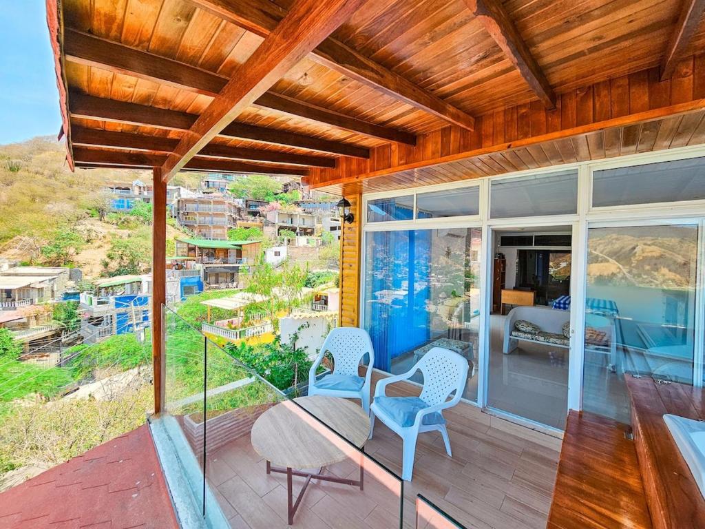 Balkón nebo terasa v ubytování Cabaña con espectacular vista y jacuzzi privado