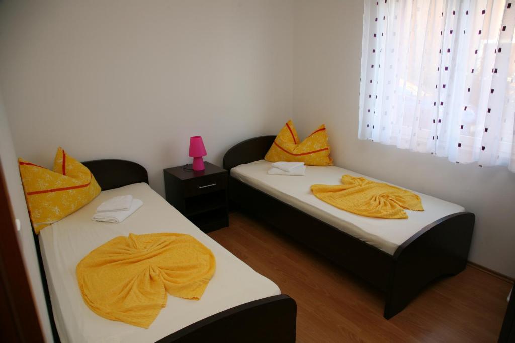 Postel nebo postele na pokoji v ubytování Vila in Lavanda