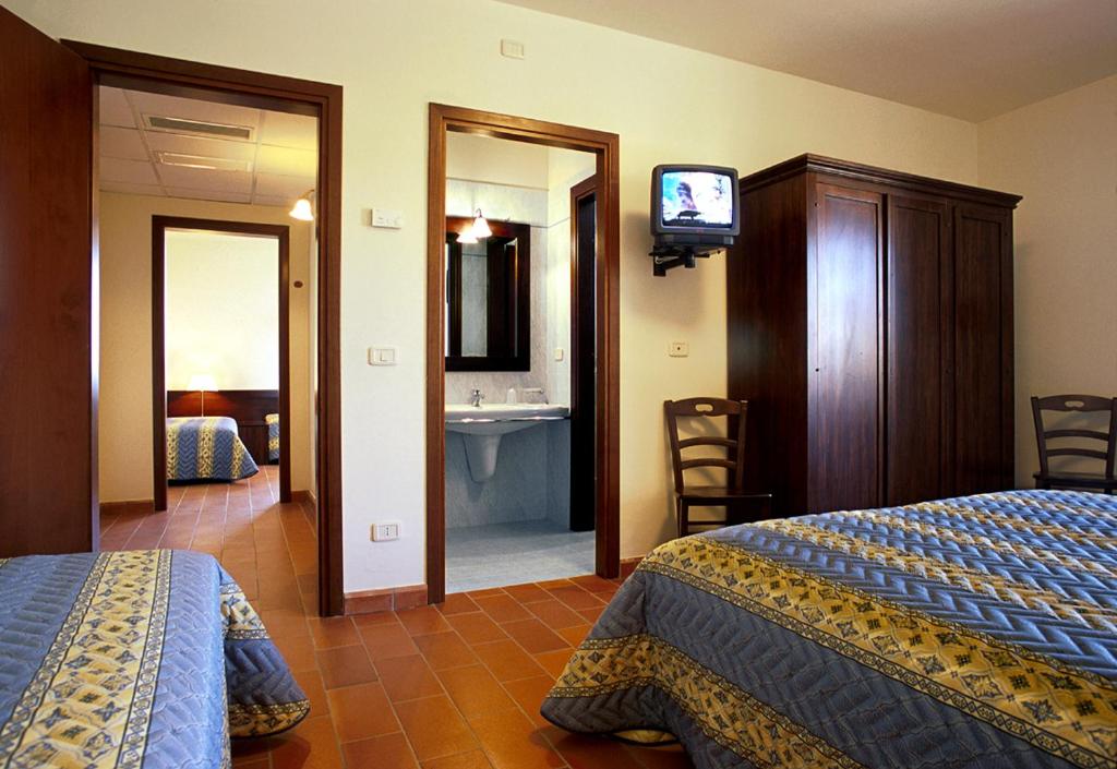 A bed or beds in a room at Hotel Borgo degli Olivi