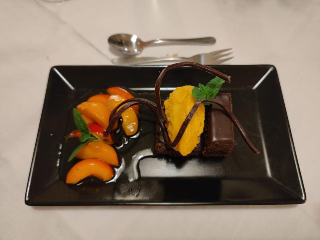 Comida en o cerca de este hotel