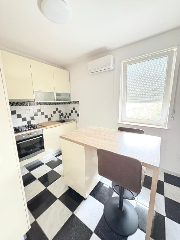 Franko's Cozy Apartment with garage - 4