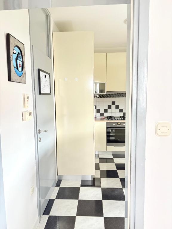 Franko's Cozy Apartment with garage - 7