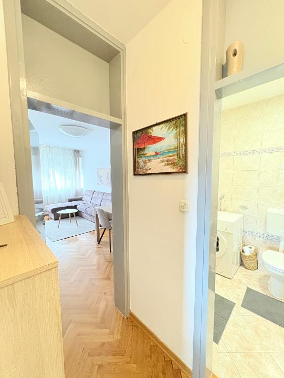 Franko's Cozy Apartment with garage - 3