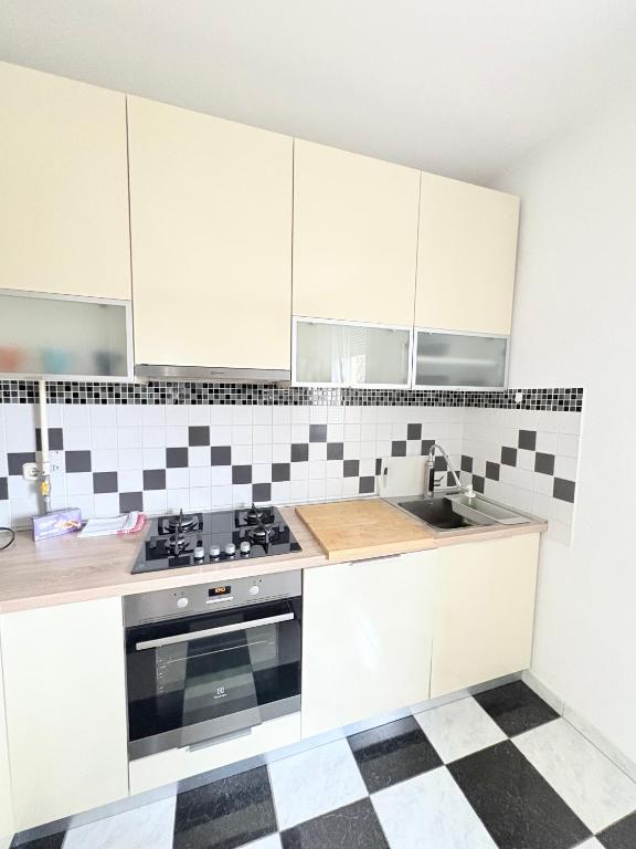 Franko's Cozy Apartment with garage - 6