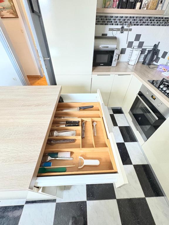 Franko's Cozy Apartment with garage - 16