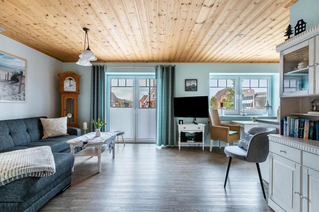 a living room with a couch and a table at Doppelhaushälfte Ida in Meldorf