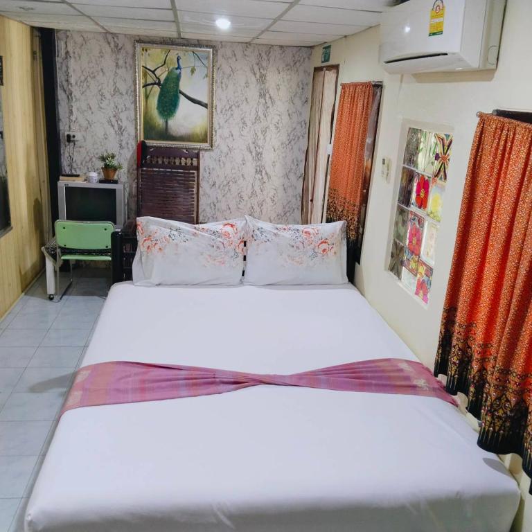 Postel nebo postele na pokoji v ubytování Ban Kru Ae HomeHostel