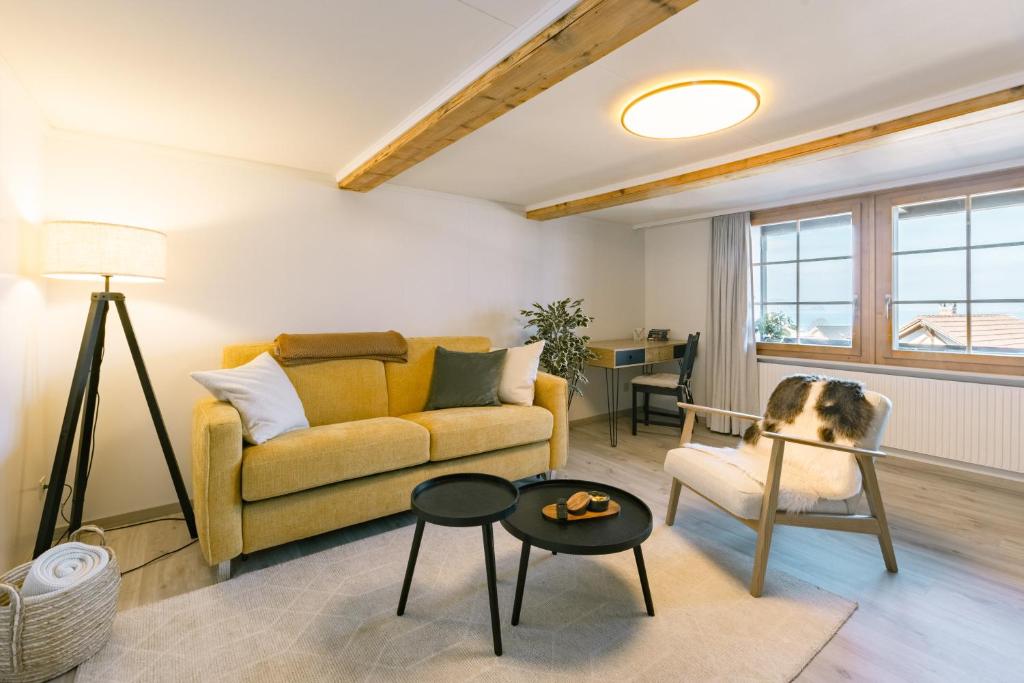 Posezení v ubytování Skandi Lodge mit Seesicht nahe Interlaken