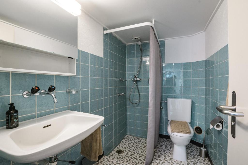 Koupelna v ubytování Skandi Lodge mit Seesicht nahe Interlaken