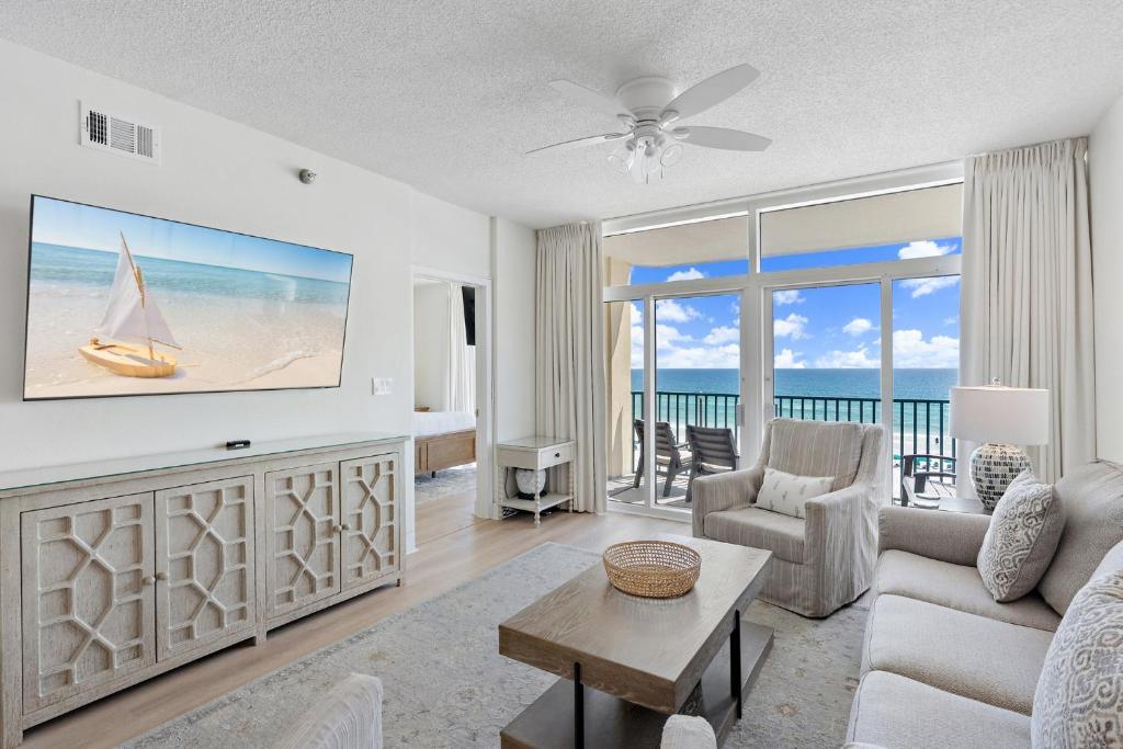 Un lugar para sentarse en Jade East Towers 0430 by Newman-Dailey