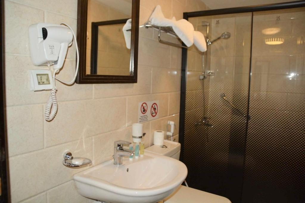 Kupatilo u objektu Olive Hotel Amman